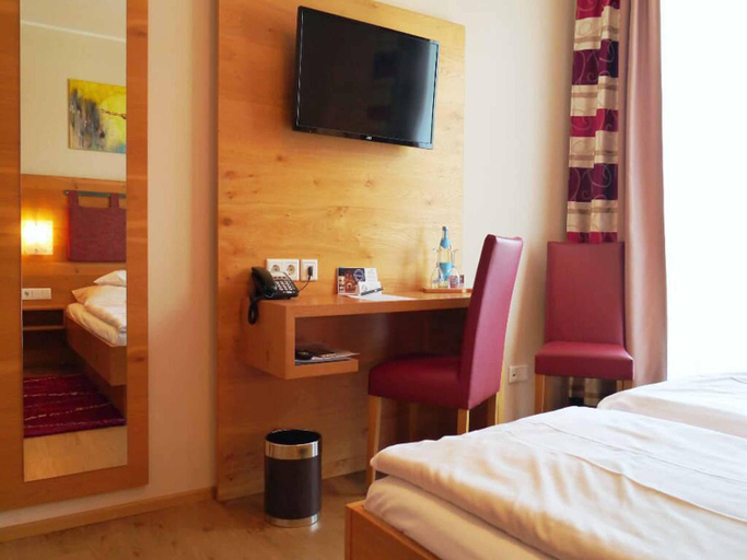 Bedroom 2, Da`Sporrer Hotel & Wirtshaus, Schwandorf