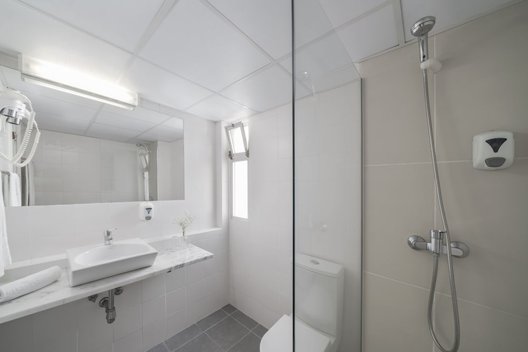 Bathroom 4, Dorisol Estrelicia Hotel, Funchal