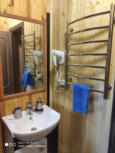 Bathroom, Smerekova Hata, Skolivs'kyi