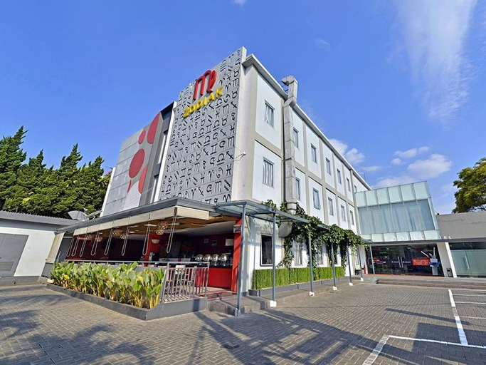 Exterior 2