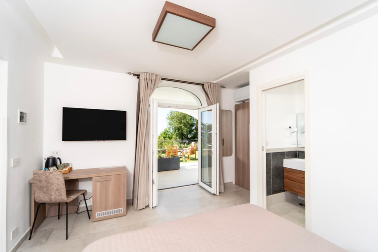 Bedroom 4, La Minucciola, Napoli