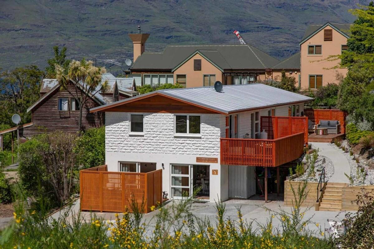 Exterior & Views 1, Hillside Villa 3|Walk To Town|AC |Free Parking, Queenstown-Lakes