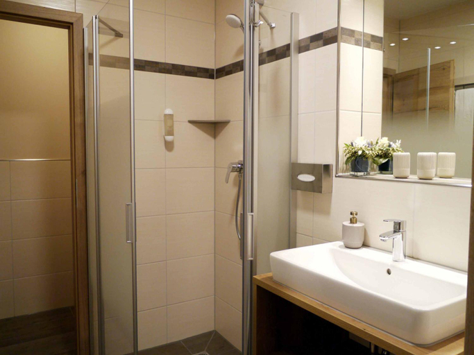 Bathroom 3, Da`Sporrer Hotel & Wirtshaus, Schwandorf