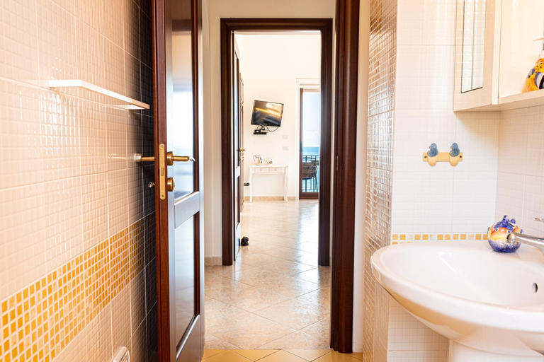 Bathroom 2, Villa Grazia Lipari, Messina