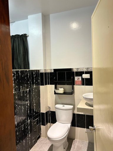 Bathroom 5, Seaslugs Travellers Inn, El Nido