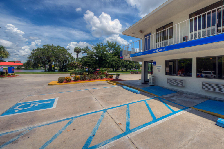 Exterior & Views 2, Motel 6 Bradenton, Manatee