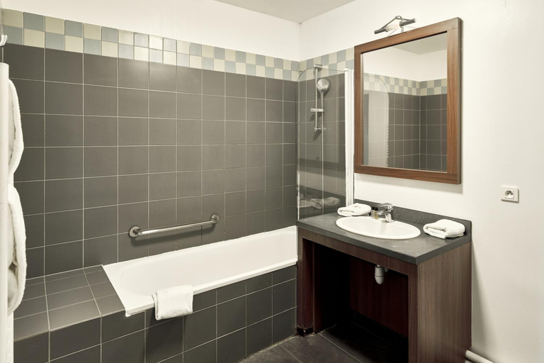 Bathroom 4, Zenitude Hotel Residences Roissy Village, Val-d'Oise