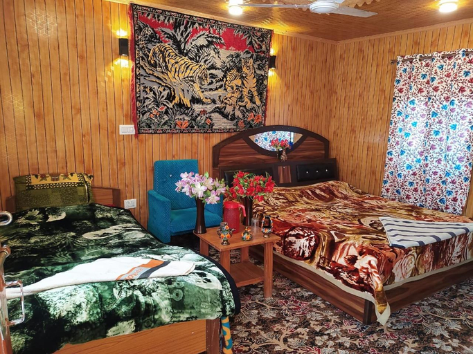 Bedroom 2, H.B Holiday home, Srinagar