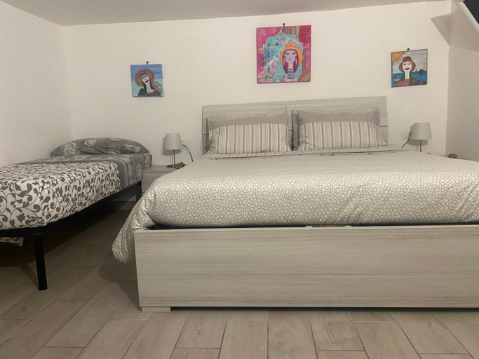 Bedroom 2, MIRANDA APARTMENTS nel cuore del Vomero, Napoli