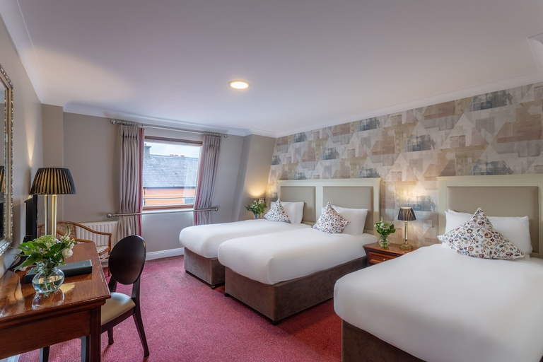Bedroom 3, Dooley's Hotel