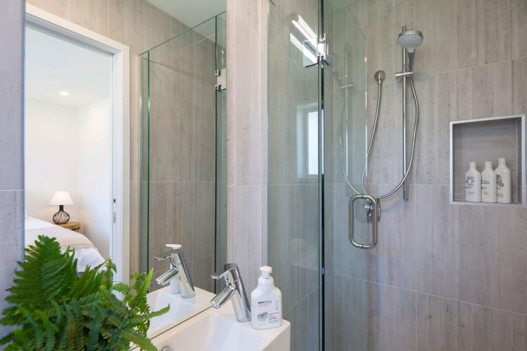 Bedroom 3, Hillside Villa 3|Walk To Town|AC |Free Parking, Queenstown-Lakes