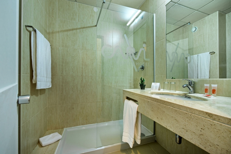Bathroom 2, Carvi Beach Hotel, Lagos