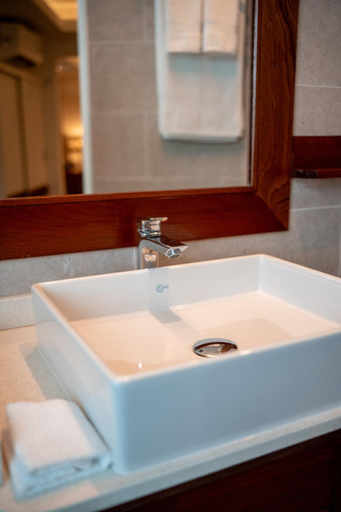 Bathroom 2, Maitai Express Tahiti