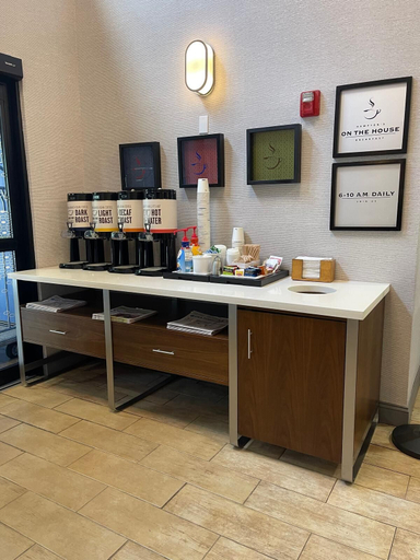 Food & Drinks 5, Hampton Inn Brattleboro, Windham