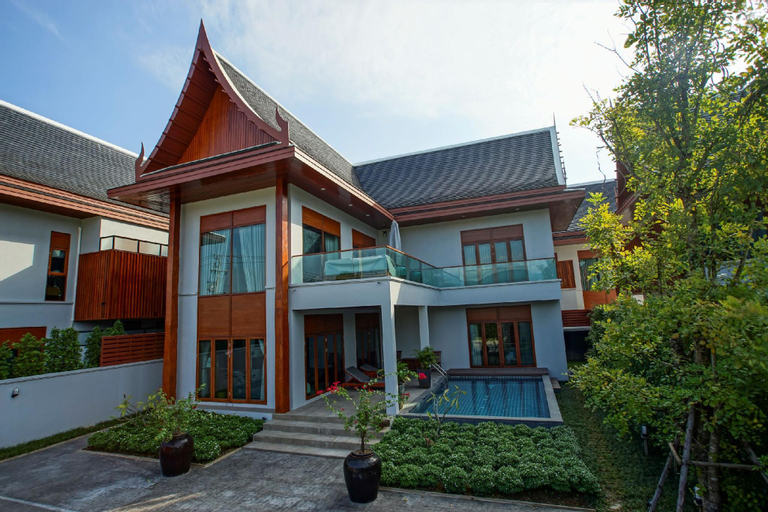 Exterior 1