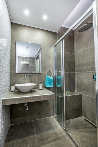Bathroom 4, Linden Apartments, East Macedonia and Thrace