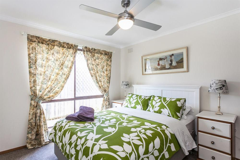 Bedroom 4, Beachfront Cottages Torquay, Surf Coast - East