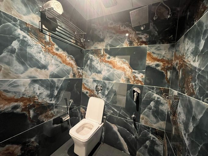 Bathroom 4, Hotel Grand Executive, Mumbai Suburban