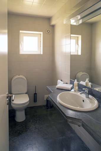 Bathroom 5, Vila Bicuda Resort, Cascais