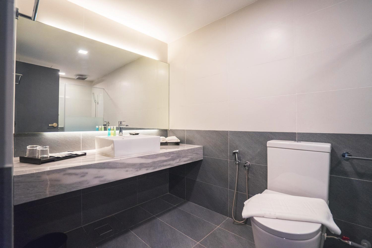Bathroom 12