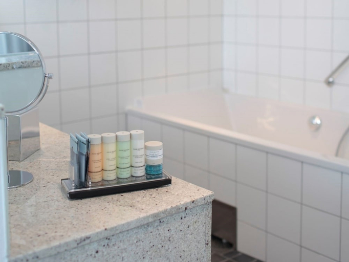 Bathroom 5, St. Helen's Hotel, Dublin