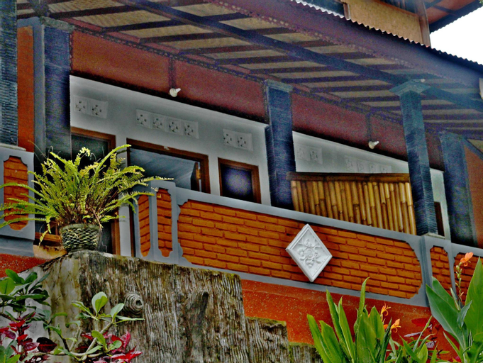 Exterior 1