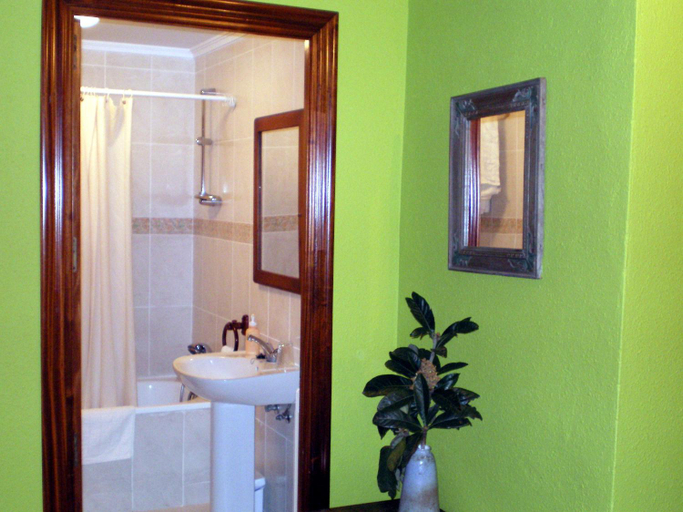Bathroom 2, Casa Rural Aristondo Agroturismo, Guipúzcoa