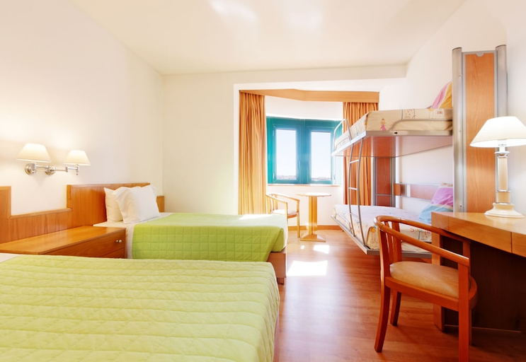 Bedroom 2, TRYP by Wyndham Montijo Parque Hotel, Montijo
