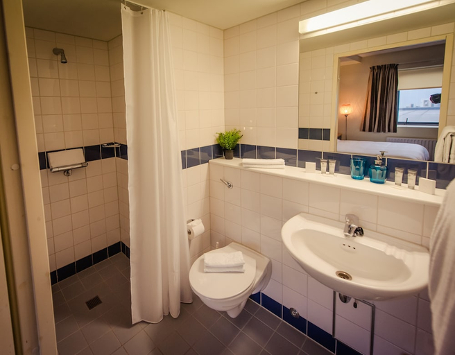 Bathroom 3, DCU Rooms at All Hallows College - Hostel, Dublin