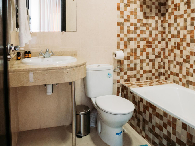Bathroom, Hotel L'Aeroport, Nador