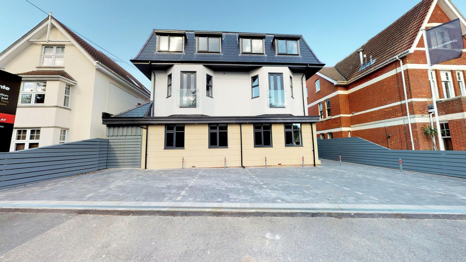 Stunning Sea View Apartment Near the Beach, Bournemouth & Poole, Poole