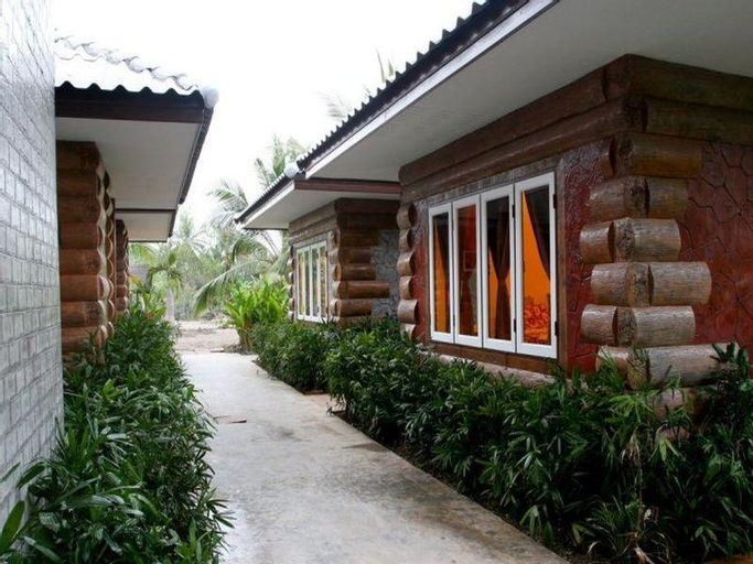 Exterior 1