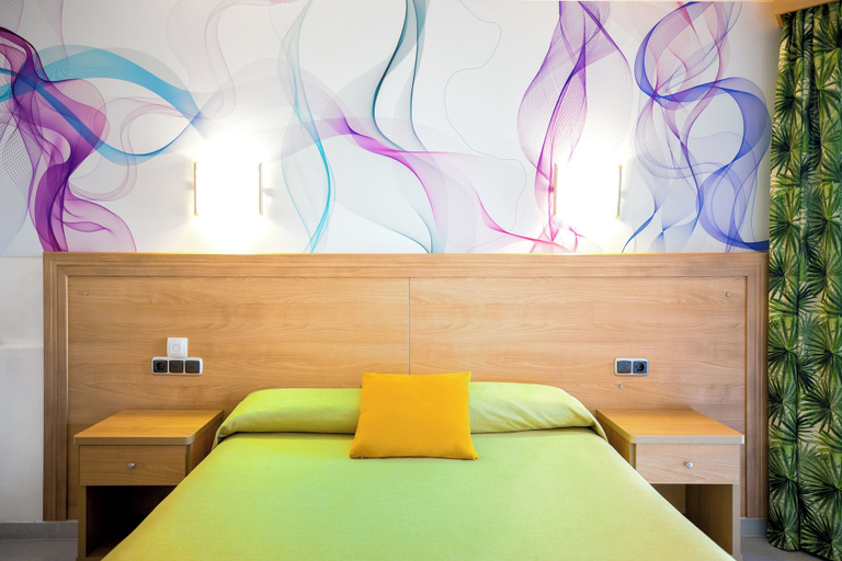 Bedroom 3, Hotel Servigroup Papa Luna, Castellón