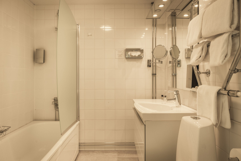 Bathroom 4, Hotel Svea, BW Signature Collection, Simrishamn