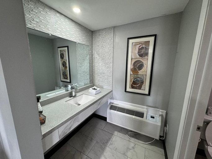 Bathroom 4, Super 8 by Wyndham Hazleton, Luzerne