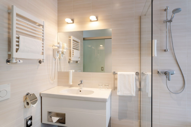 Bathroom 2, METROPOL HOTEL WARSAW, Warsaw