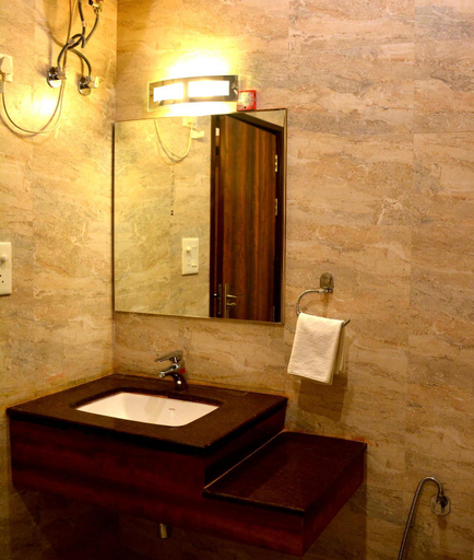 Bathroom 3, Hotel Spiti, Mathura