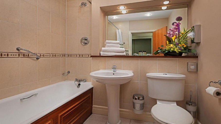 Bathroom 4, Oranmore Lodge 