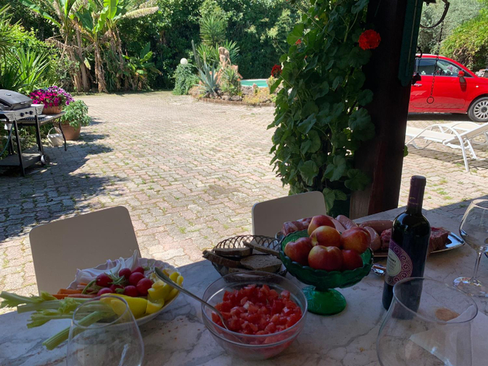Food & Drinks 5, La Bouganville - Piscina e Relax, Lucca