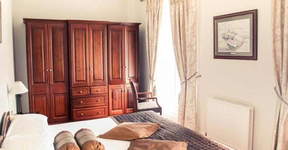 Bedroom 2, Arnolds Hotel