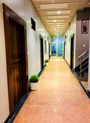 Others, Hotel Spiti, Mathura