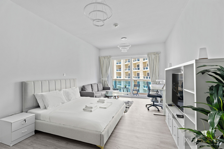 Room 3, WelHome - Greenery Apt for Modern Studio in Production City, Dubai