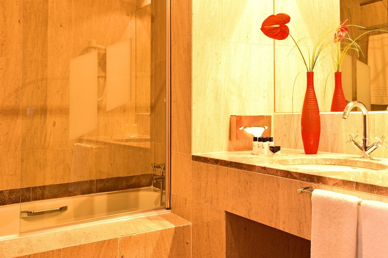 Bathroom 4, Pousada Castelo de Alcácer do Sal - Historic Hotel, Alcácer do Sal