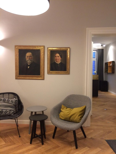 Lobby 5, Villa Weiss, Hof
