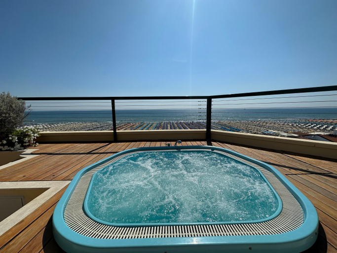 Sport & Beauty 2, Piccadilly Penthouse with Jacuzzi, Lucca