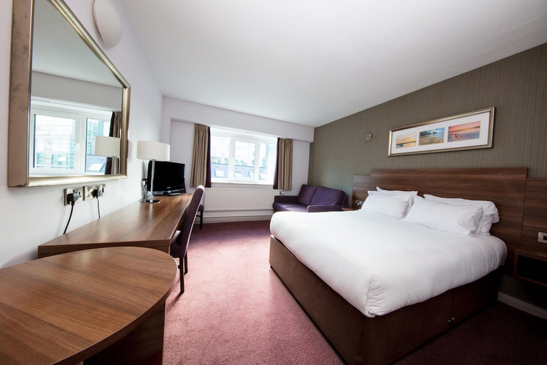Bedroom 2, Leonardo Hotel Cork