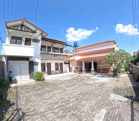 Exterior 3