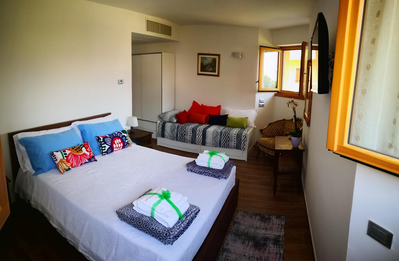 Bedroom 2, B&B Esmeralda, Trento