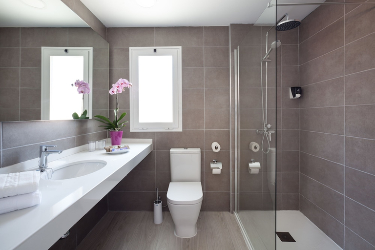 Bathroom 5, Playaolid Suites and Apartments, Santa Cruz de Tenerife