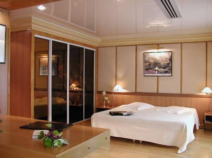 Bedroom 4, LE RELAIS DE LA POSTE, Landes